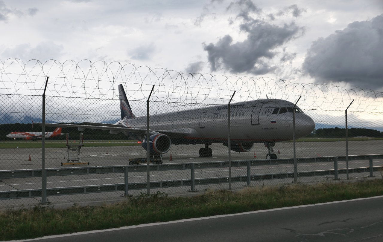 Pozabljeni ruski Airbus je s polnimi rezervoarji v Ženevi parkiran že 1664 dni